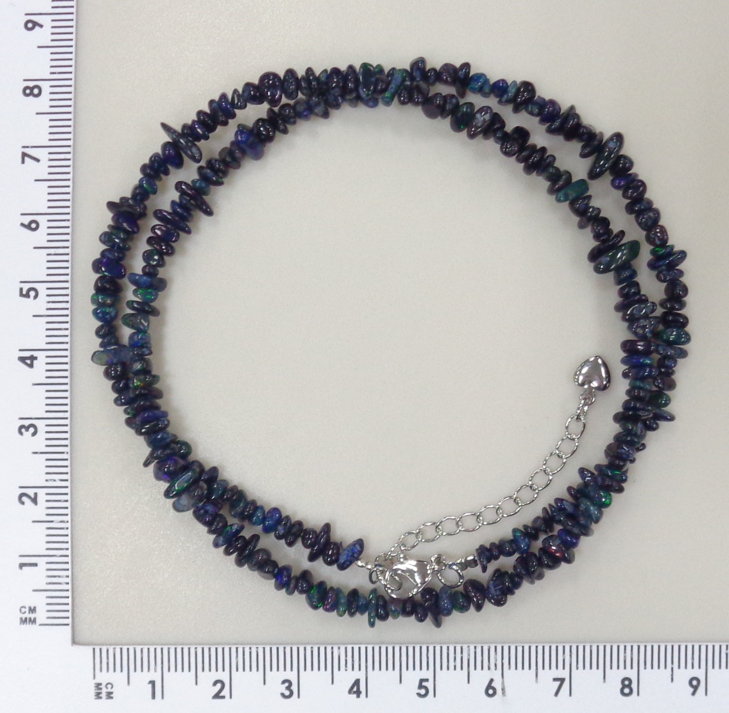 Бусы из опала